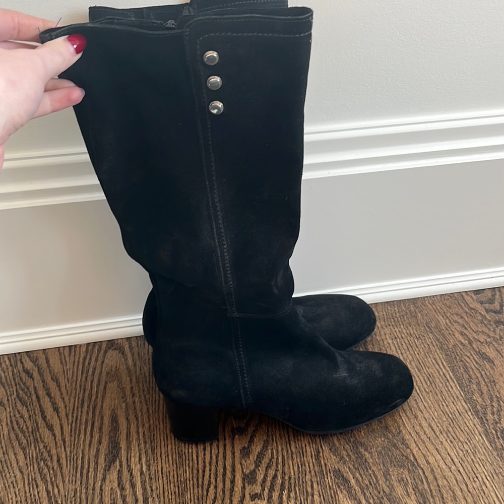 La Canadienne talk back suede boots - tags on